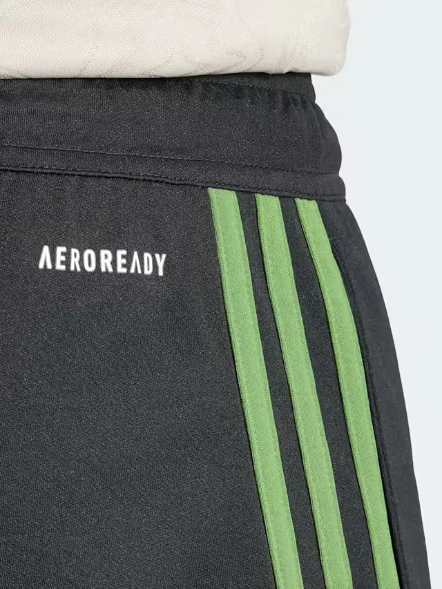 2626815_9F243858-5F32-83B1-4445-B24A1A5800F7